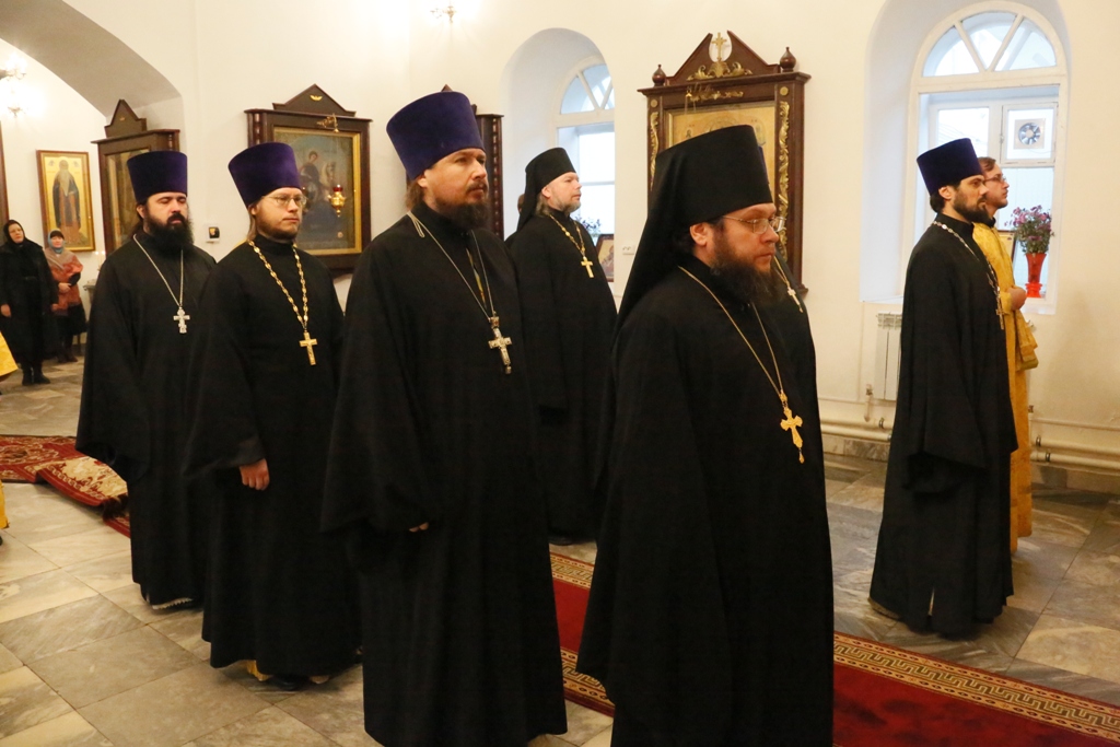 Митрополит Саранский и Мордовский Зиновий возглавил Божественную литургию при Саранской Духовной Се